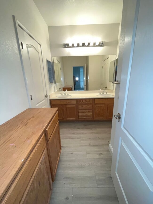 Building Photo - Exceptional 4BR/3BA/3 Car Tandem Garage in...