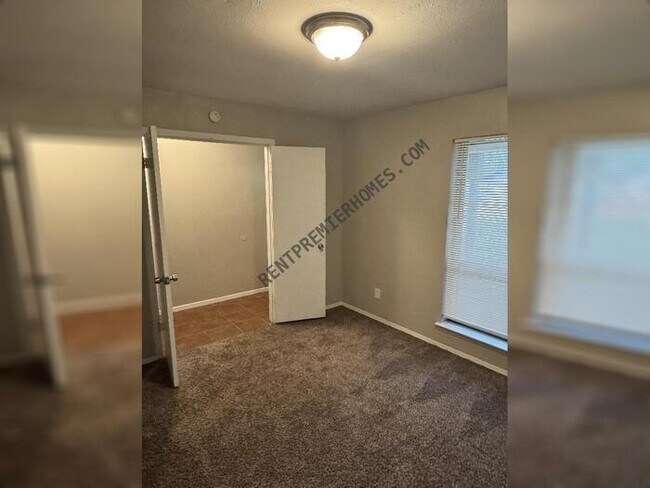 Building Photo - 5408 Greenwood Way