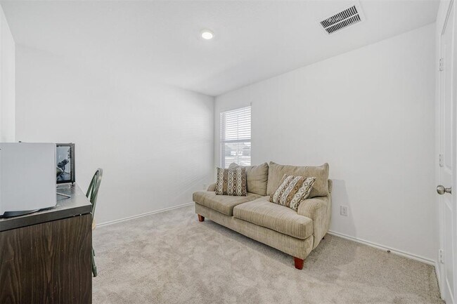 Building Photo - 100 Burt Rainey Ln