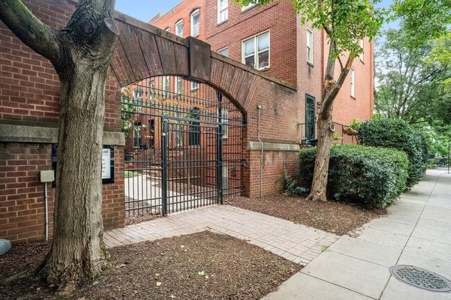 Building Photo - 82 15th St NE