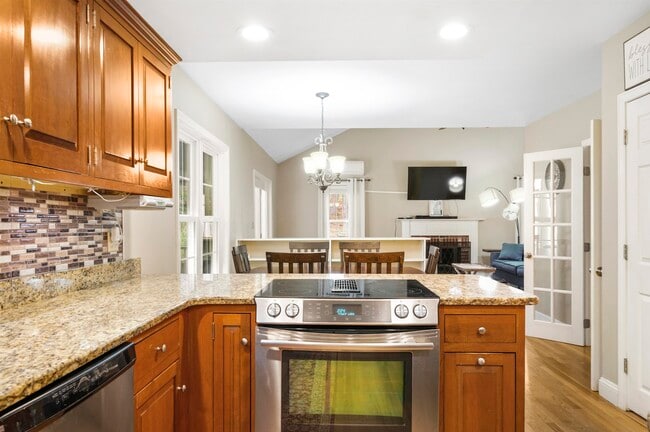 Building Photo - 13 Bear Hill Rd