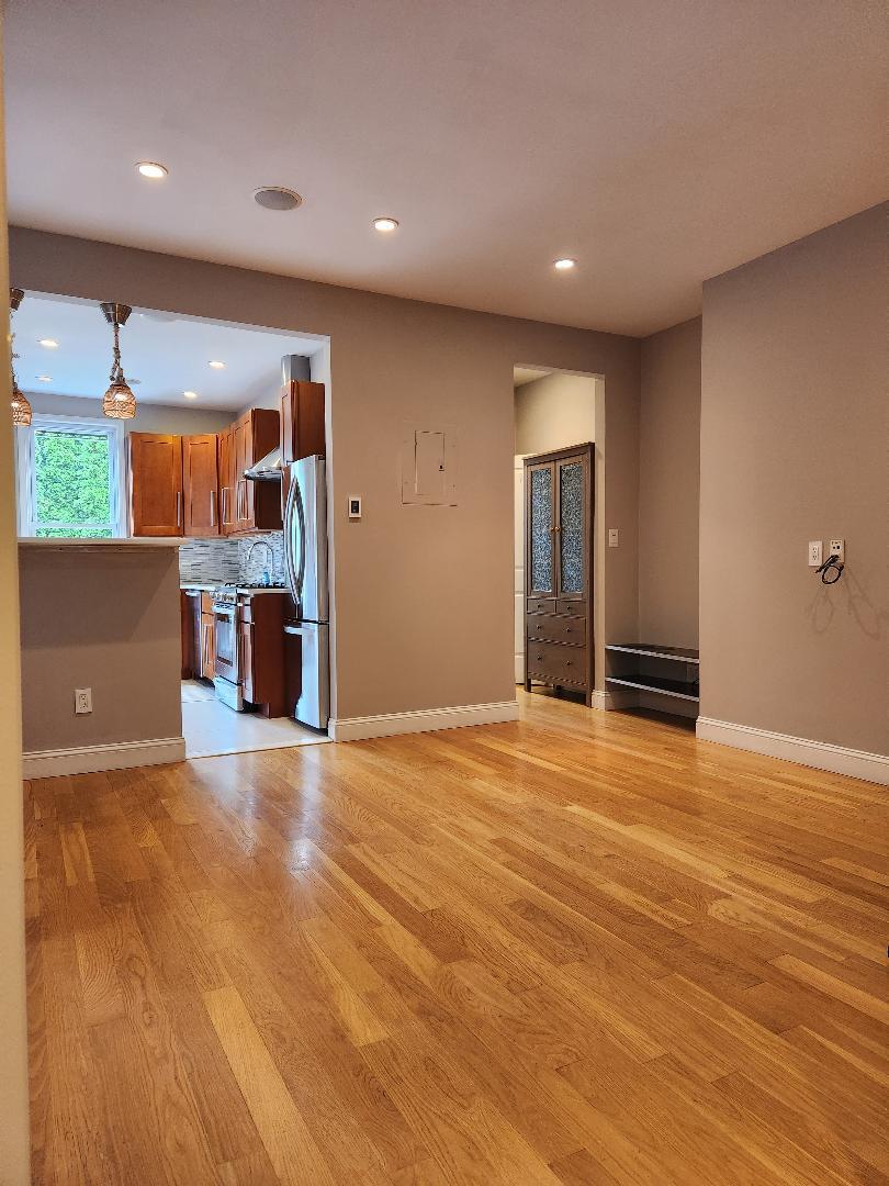 Building Photo - 54 Hausman St