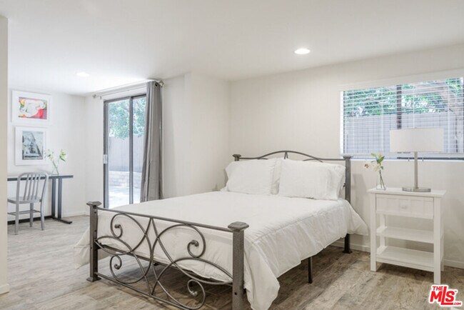 Building Photo - 110 N Barrington Ave