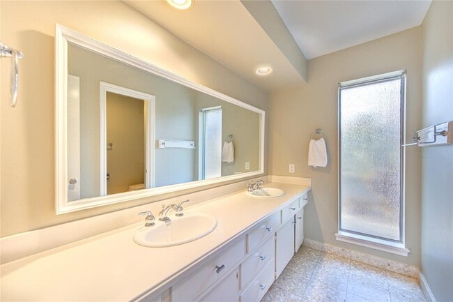 Building Photo - 11024 Riverview Dr