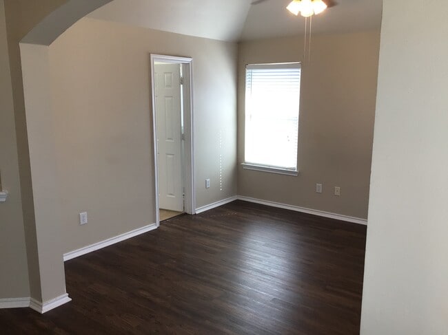 Building Photo - 6811 Shore Breeze Court