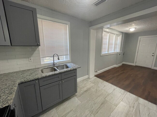 Building Photo - Single Family home available now!