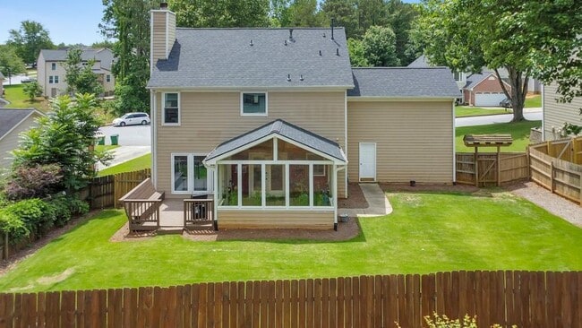 Building Photo - 520 Sonnet Way