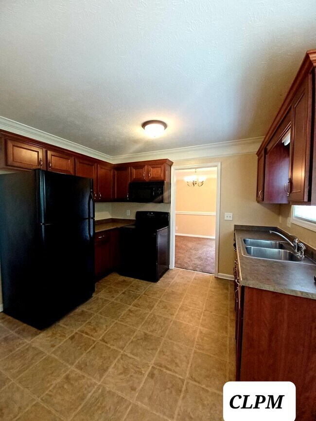 Building Photo - 668 Winding Bluff Way