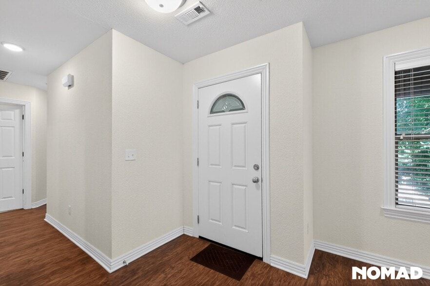 Building Photo - 2088 E Custer Ln