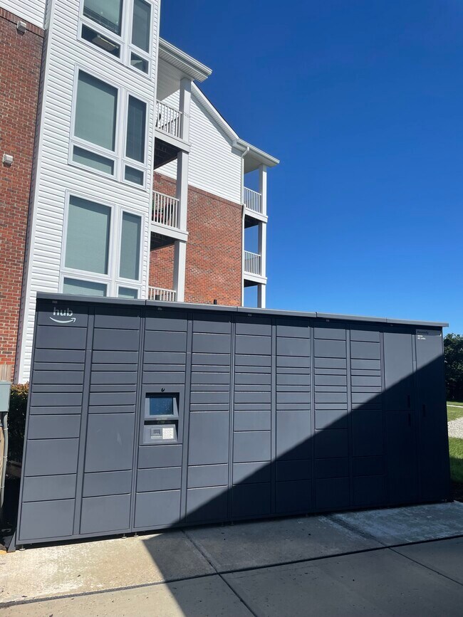 Building Photo - 300 Adams Dr