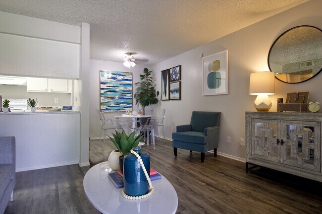 Building Photo - 200 S Linden Ave