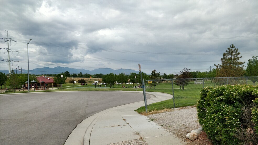 Building Photo - 940 W Red Oaks Dr