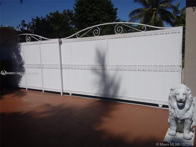 Building Photo - 9841 SW 48th St