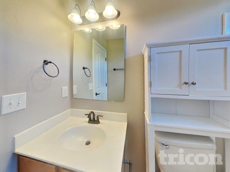 Building Photo - 5323 Chandler Oaks Ln