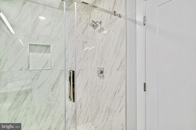 Building Photo - Brand New Luxury Apartments