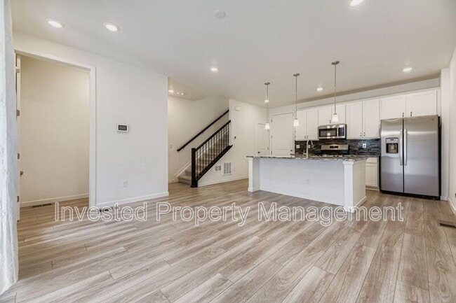 Building Photo - 7488 W Pacific Ln