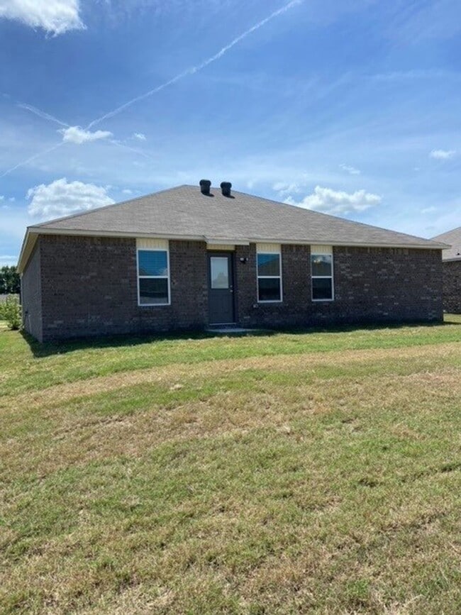 Building Photo - Preleasing Now-Three Bedroom | Two Bath Home in Conrad Court