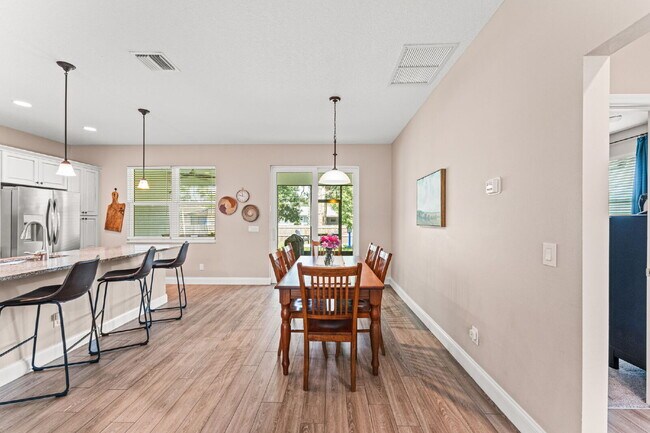 Building Photo - 3/2, fully fenced single family home in NW...