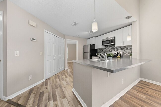 Building Photo - Beautifully Remodeled 3 Bedroom in Regent Park