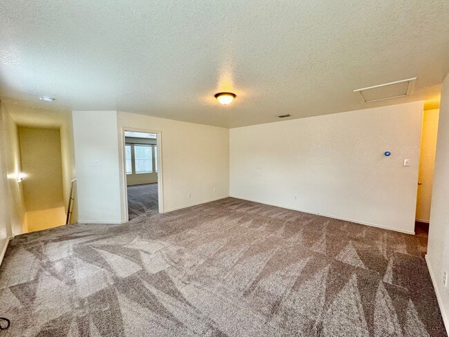 Building Photo - *COMING SOON* MOVE IN SPECIAL Beautifully Designed Two-Story Home with Loft and Garden Tub!