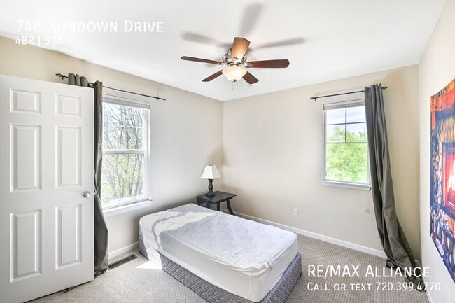 Building Photo - 746 Sundown Dr