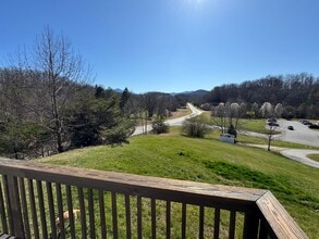 Building Photo - Candler - Recently Renovated Apt Ready for Occupancy!