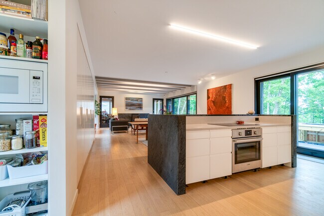 Building Photo - 40 Russells Hill Rd