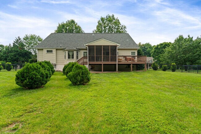 Building Photo - ***Amazing opportunity to rent this beauti...