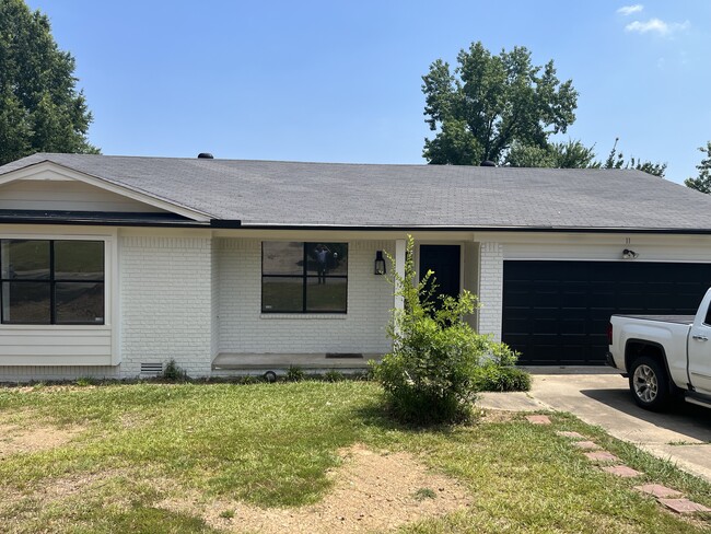 Primary Photo - 11 Willow Oak Ct