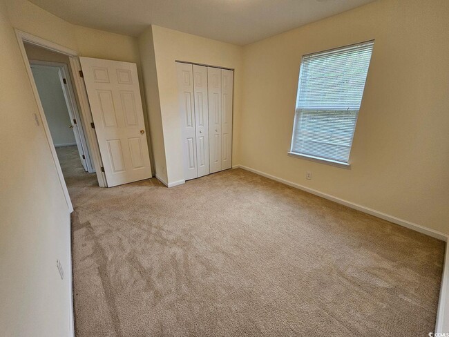 Building Photo - 338 Junco Cir