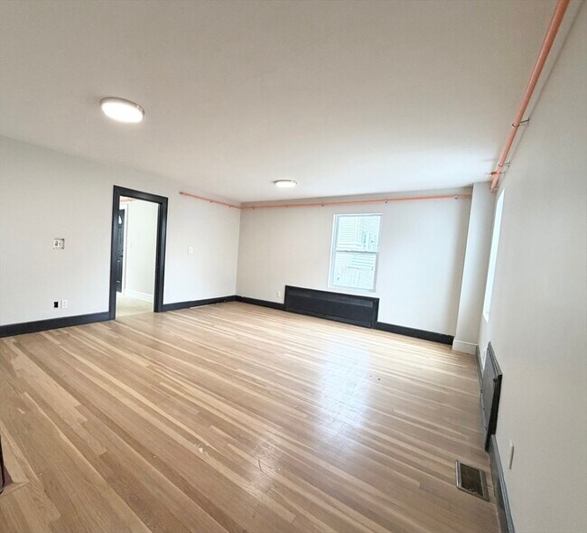 Building Photo - 3 1/2 Buffum St