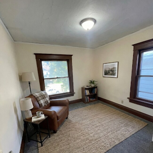 Building Photo - 723-723 1/2 South St