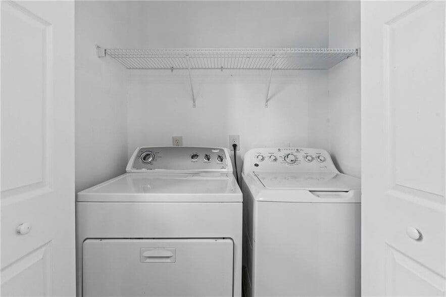 Building Photo - 547 Picketts Bend Cir