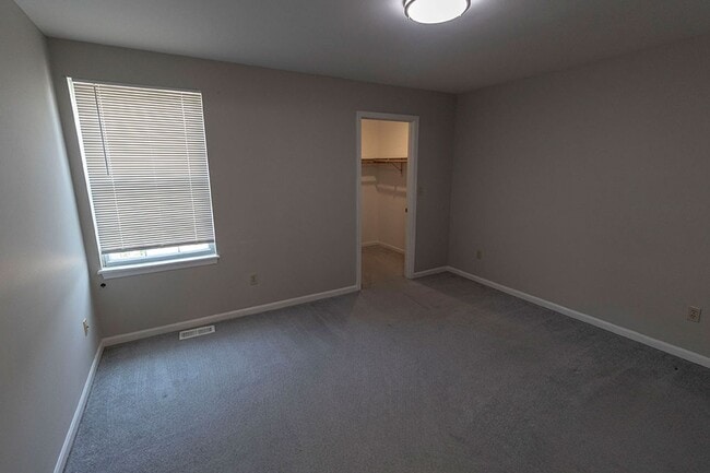 Building Photo - 212-214 Nikki Way