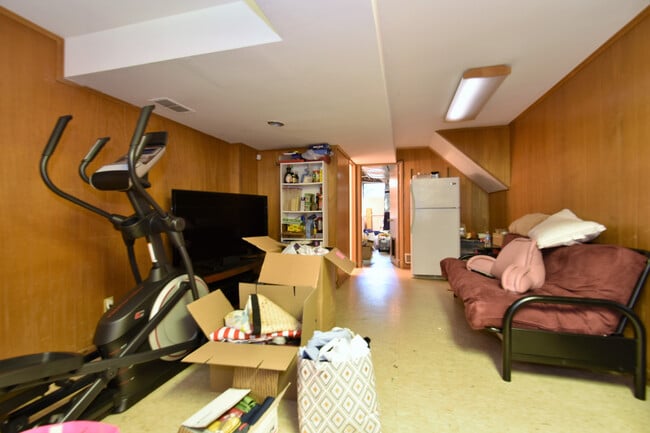 Building Photo - Fantastic 4 bedroom, 2 full bath, 2 half bath home in Close in Silver Spring!