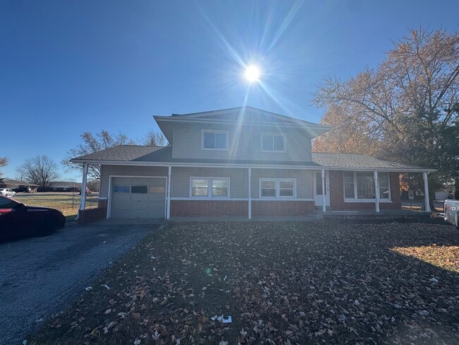 Primary Photo - 2215 Saratoga Ave