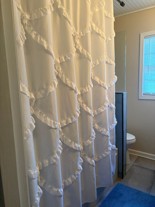 Building Photo - GREAT FOR PETS!!!!
