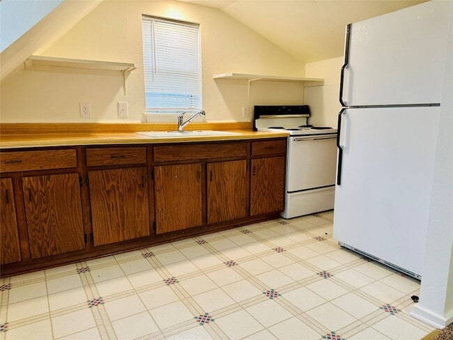 Building Photo - 402 S Bryan-Belt Line Rd