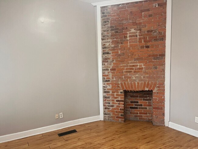 Building Photo - MOVE IN SPECIAL $250.00 OFF 1st Month's Rent- 2 bedroom, 1.5 bath apartment with W/D unit and sha...