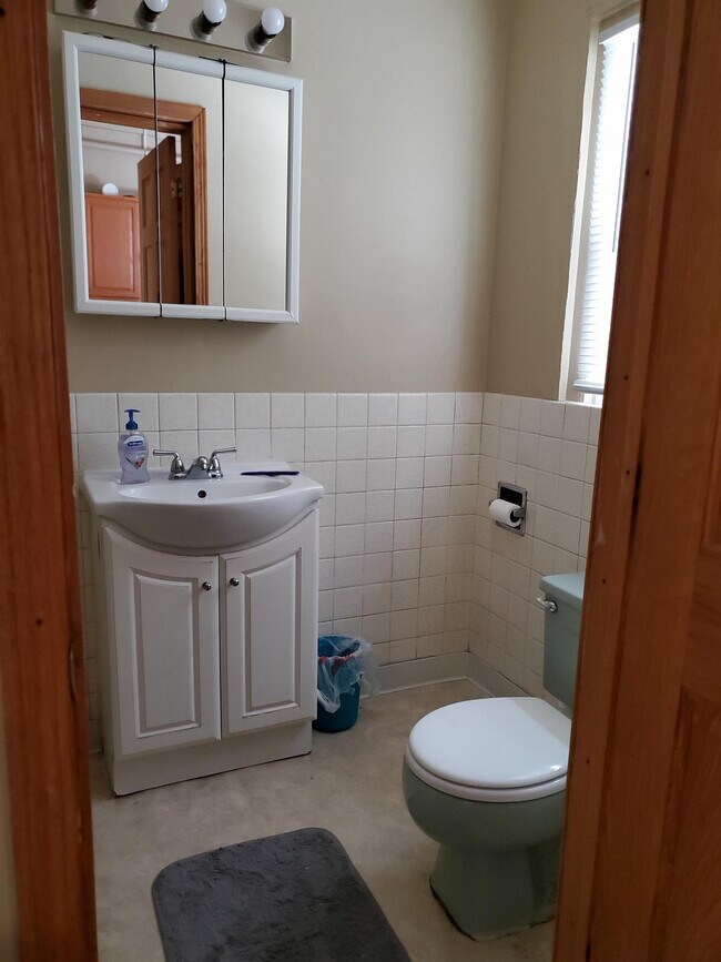 Building Photo - 914 N 24th Ave