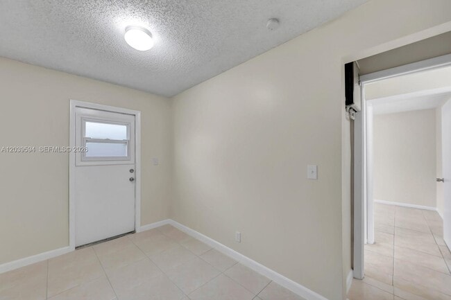 Building Photo - 2610 Riverland Dr
