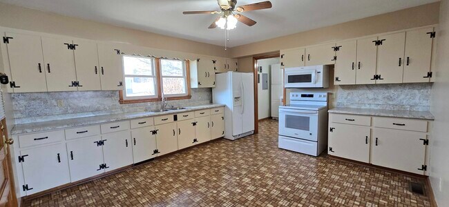 Building Photo - 107 N 2nd Ave