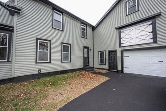 Building Photo - 3 Clark Rd