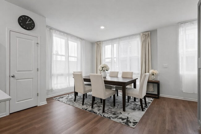 Building Photo - 343 Summit Cir