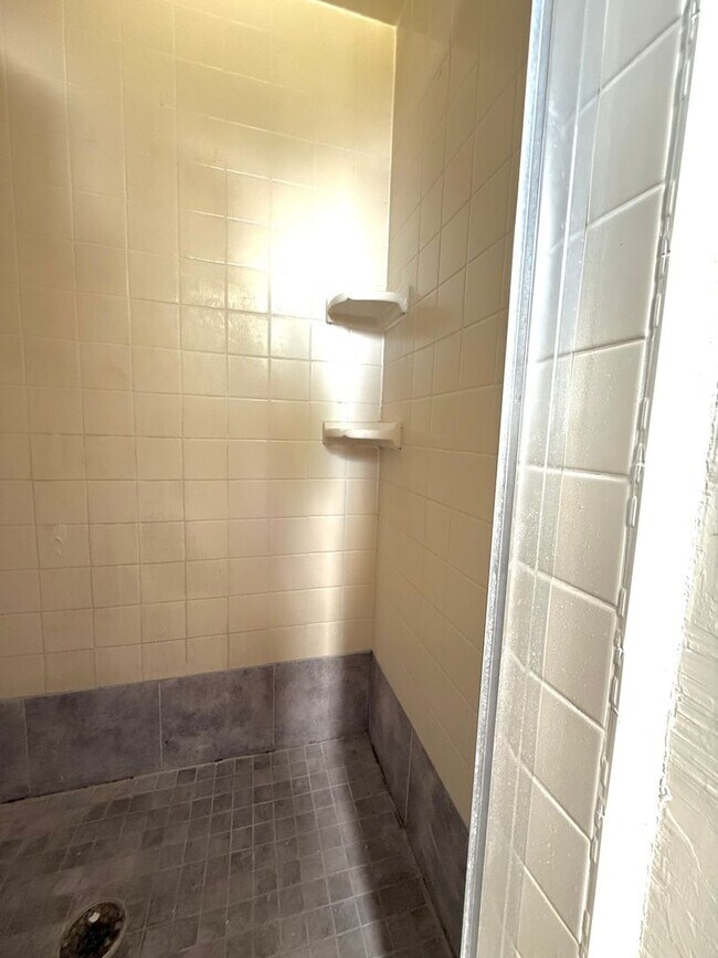 Building Photo - Complete new remodel 3-2-2 home off Broadw...