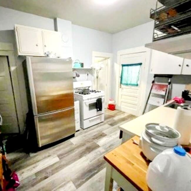 Building Photo - Single Family Home with Garage | Avail. Oc...