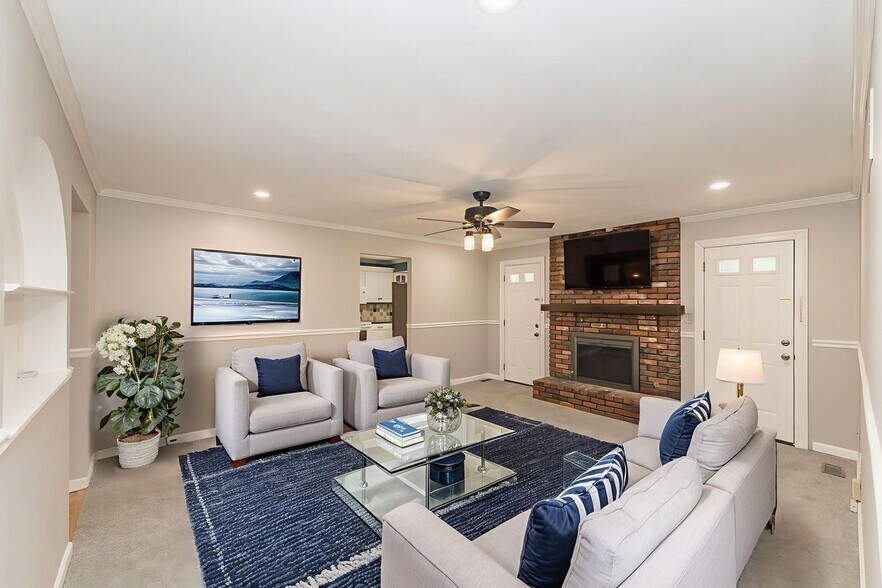 Building Photo - 15451 Duxbury Way