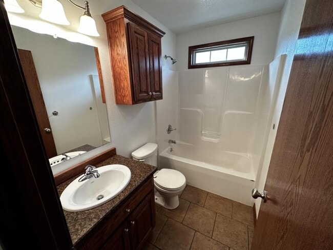 Building Photo - 822 15th St