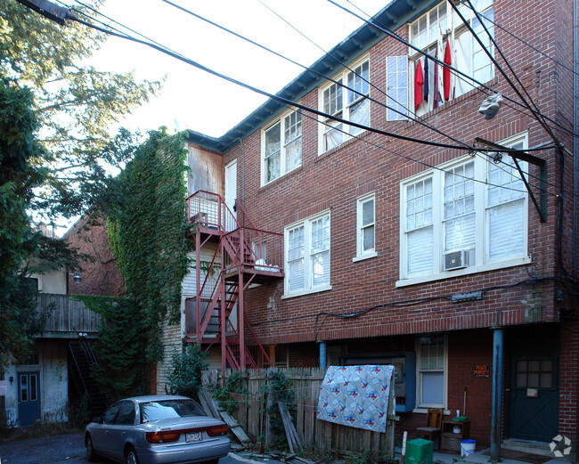 Building Photo - Linden House