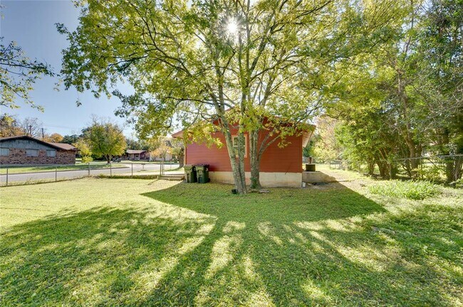 Building Photo - 706 Scenic Dr